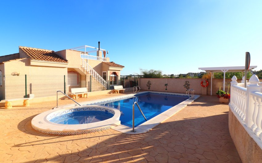 Resale - Villa -
Algorfa - Montemar