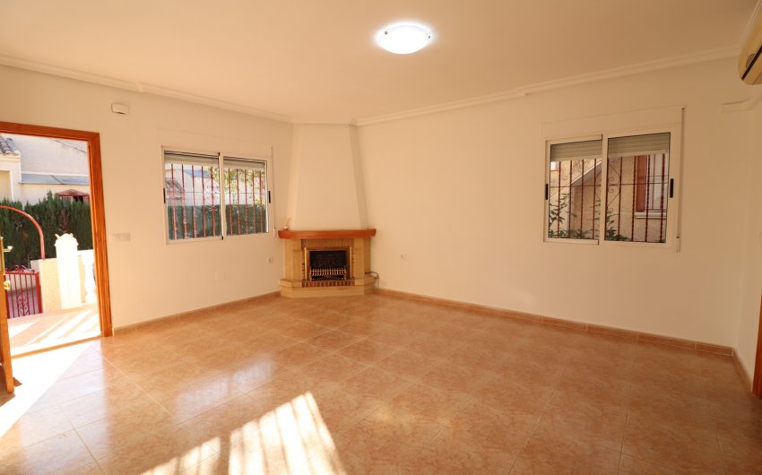 Resale - Villa -
Algorfa - Montemar