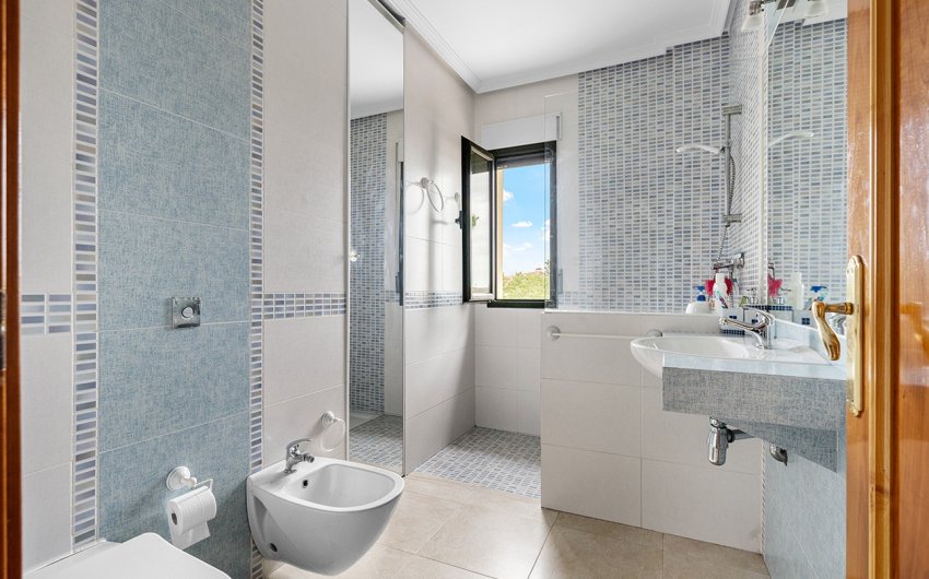 Resale - Villa -
Alicante - Rebolledo