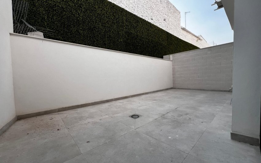 Resale - Villa -
Alicante - Vistahermosa