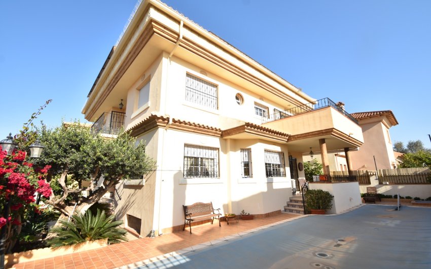 Resale - Villa -
Almoradí