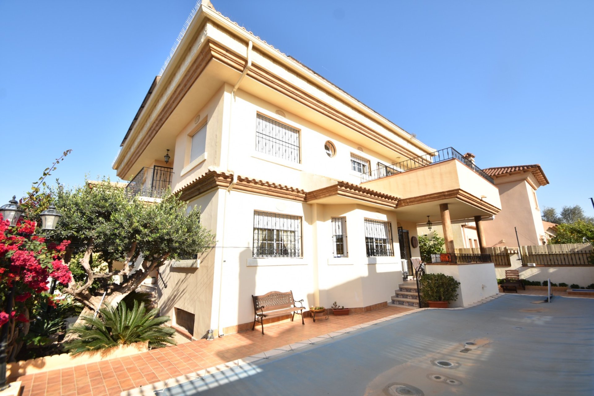 Resale - Villa -
Almoradí