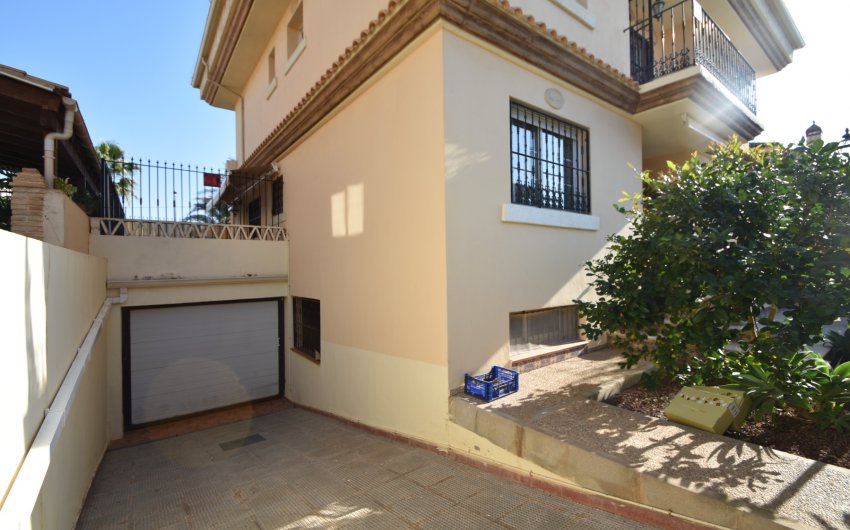 Resale - Villa -
Almoradí