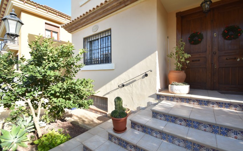 Resale - Villa -
Almoradí