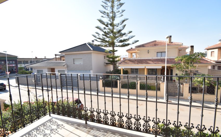 Resale - Villa -
Almoradí