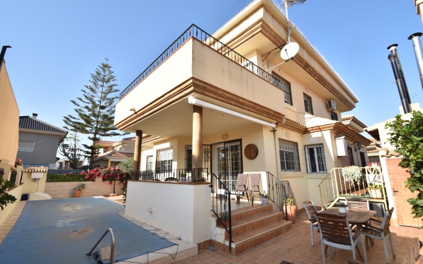 Resale - Villa -
Almoradí