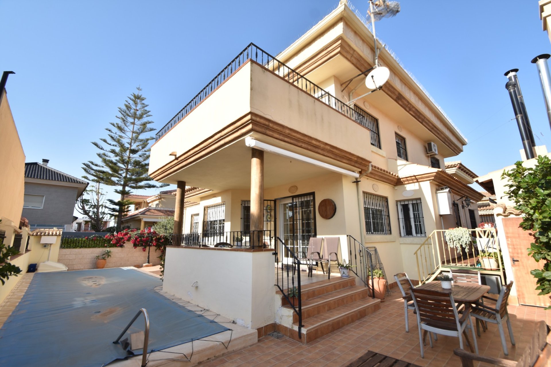 Resale - Villa -
Almoradí