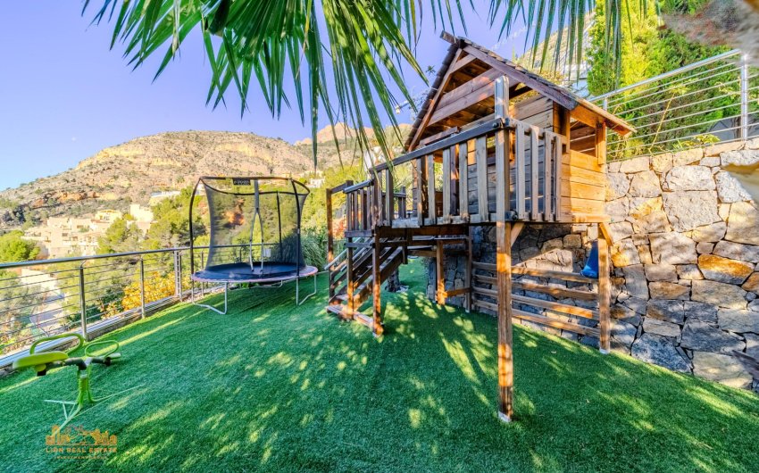 Resale - Villa -
Altea