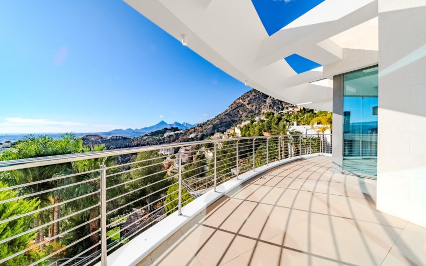 Resale - Villa -
Altea