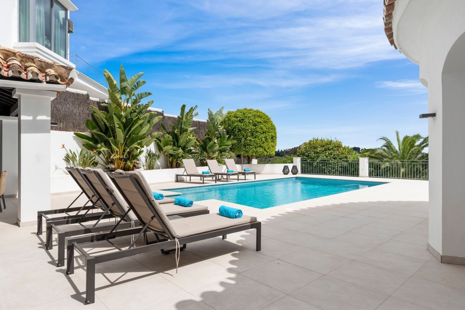 Resale - Villa -
Benahavís - Cortés