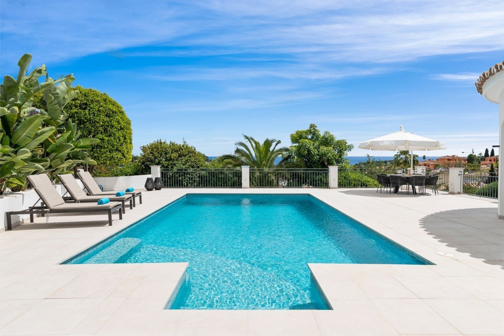 Resale - Villa -
Benahavís - Cortés