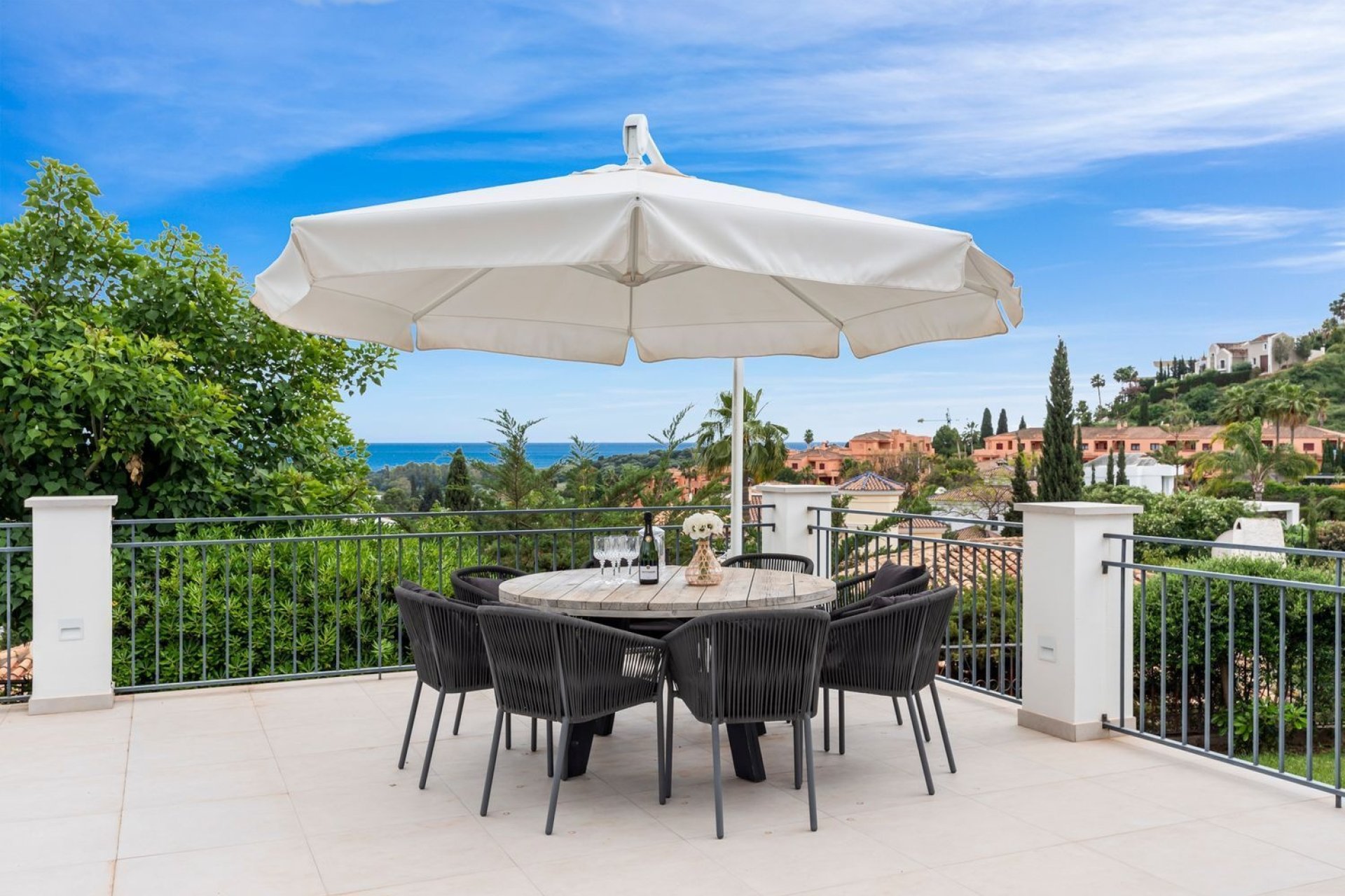 Resale - Villa -
Benahavís - Cortés