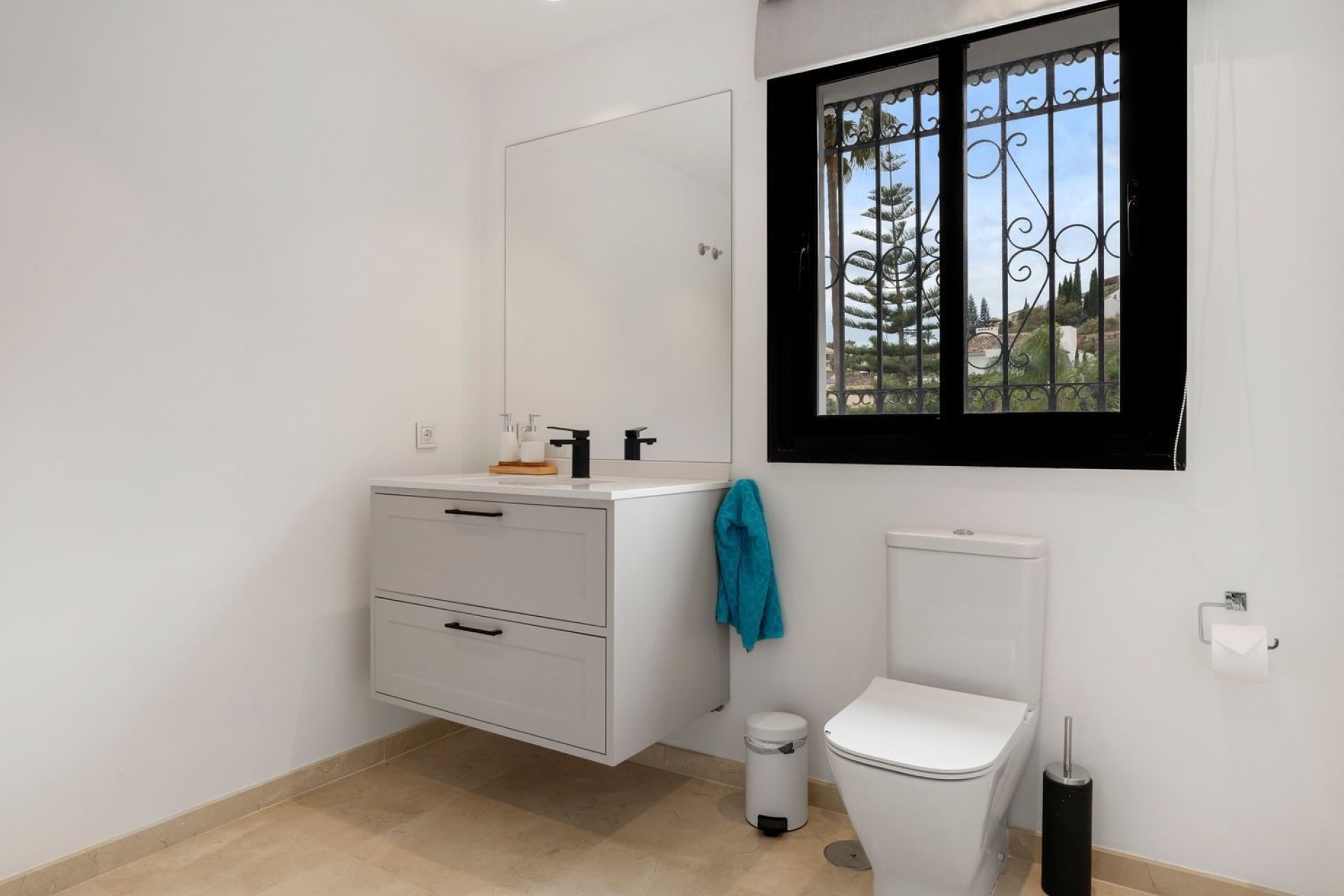 Resale - Villa -
Benahavís - Cortés