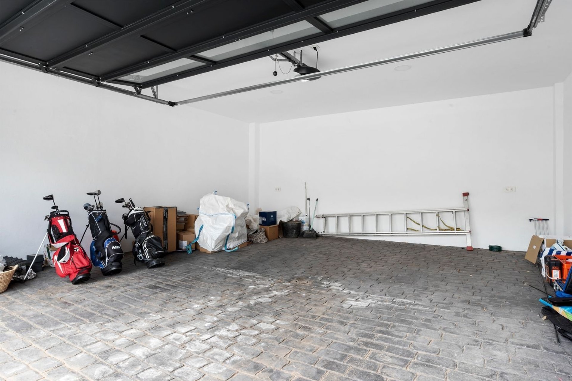 Resale - Villa -
Benahavís - Cortés