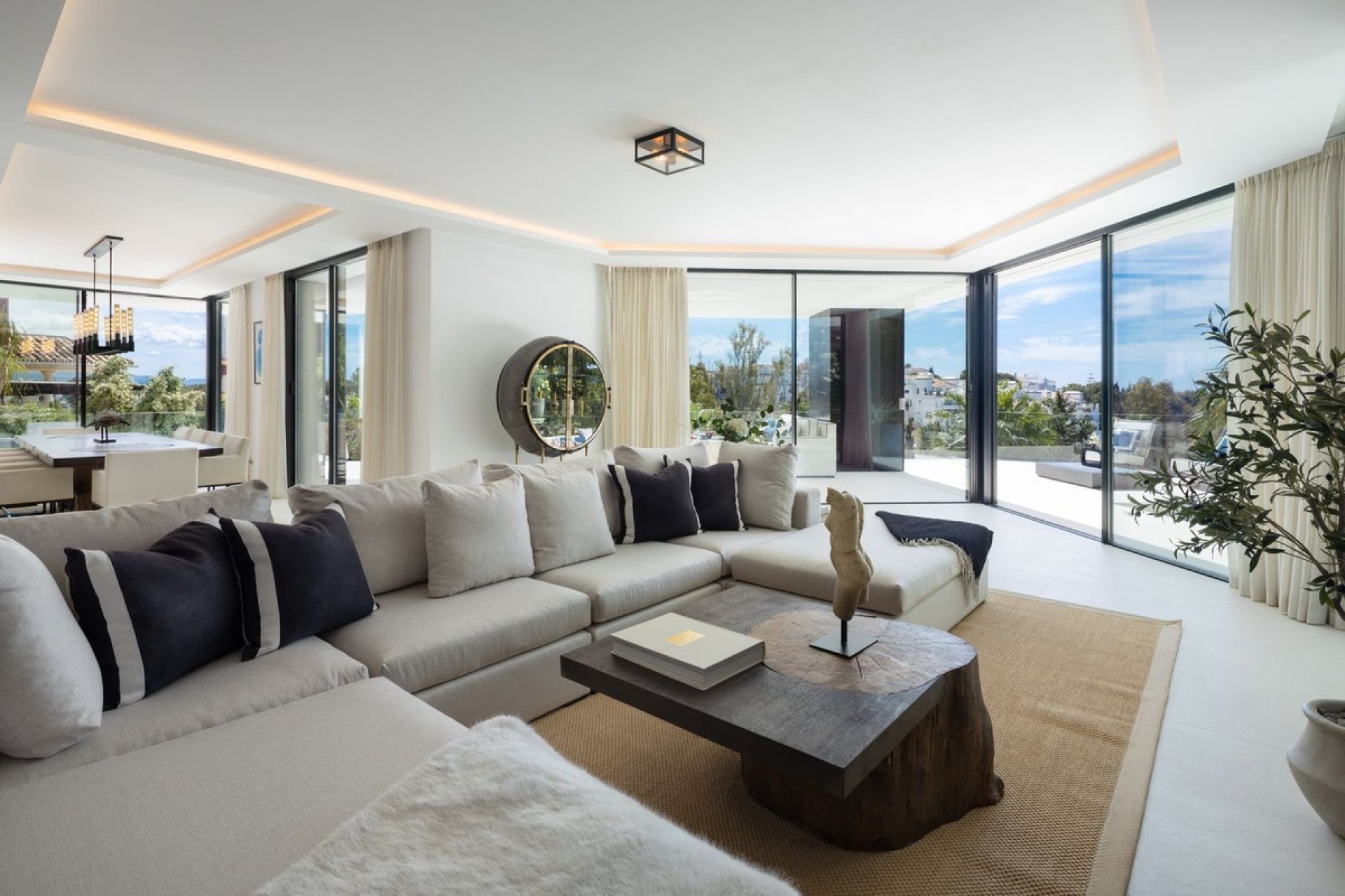 Resale - Villa -
Benahavís - Costa del Sol