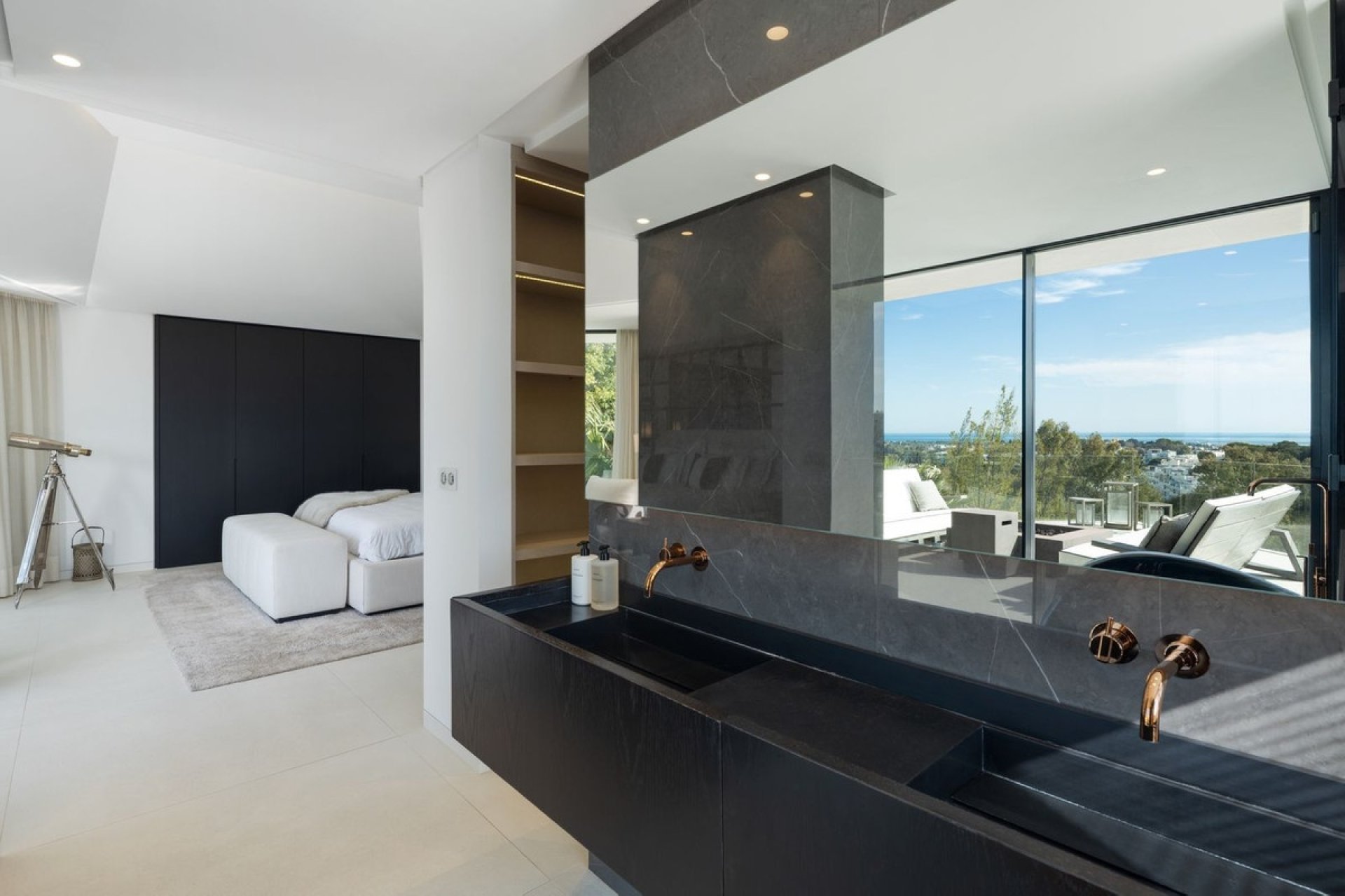 Resale - Villa -
Benahavís - Costa del Sol