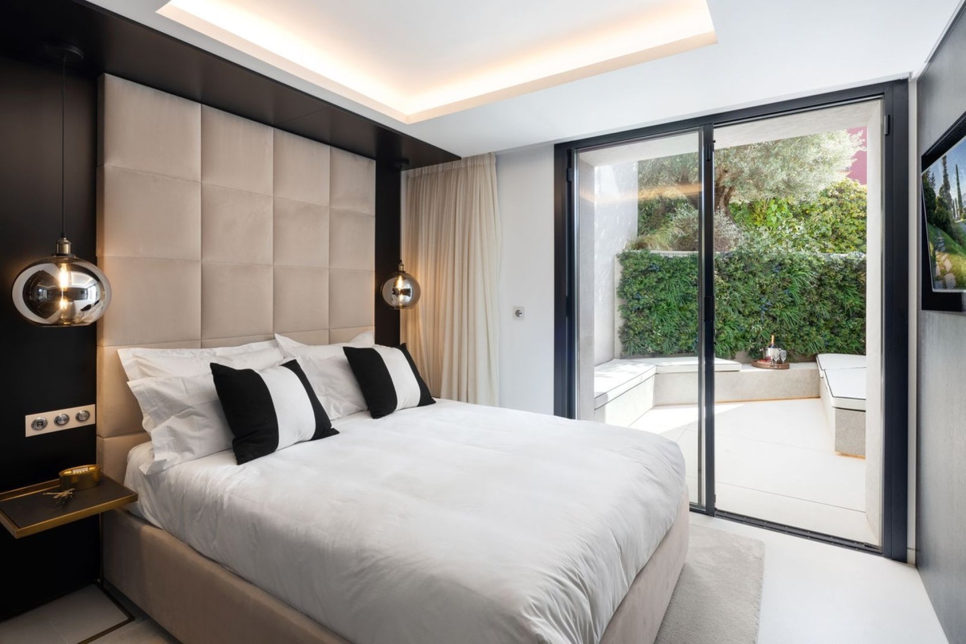 Resale - Villa -
Benahavís - Costa del Sol