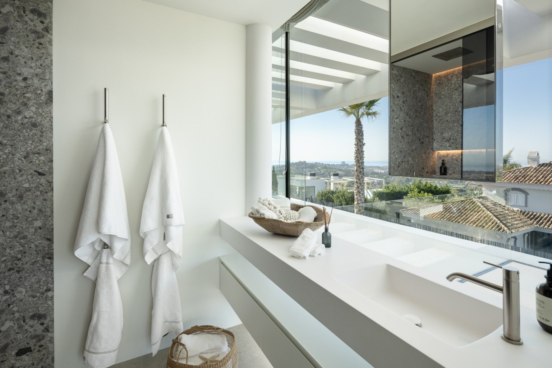 Resale - Villa -
Benahavis - La Quinta