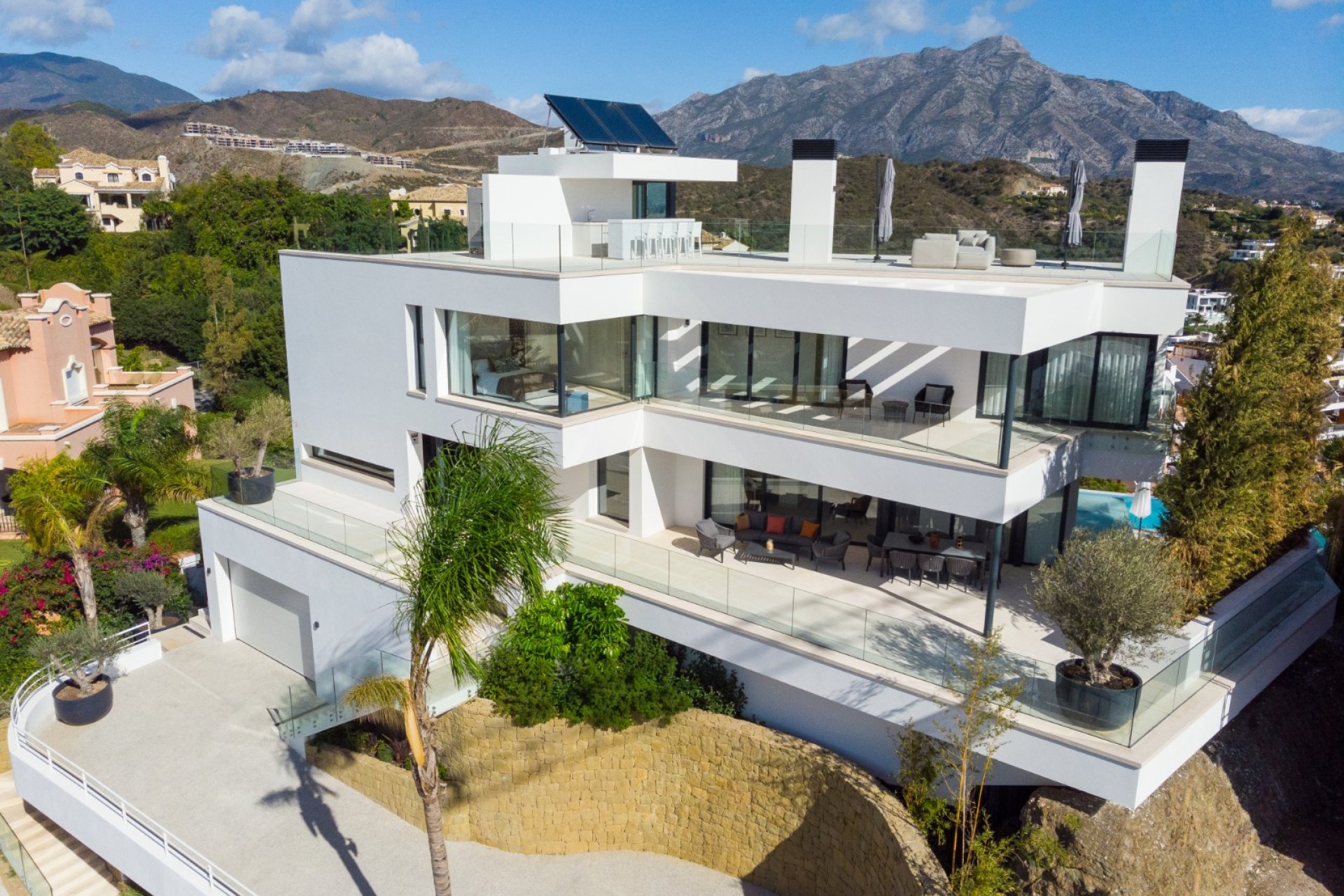 Resale - Villa -
Benahavis - La Quinta