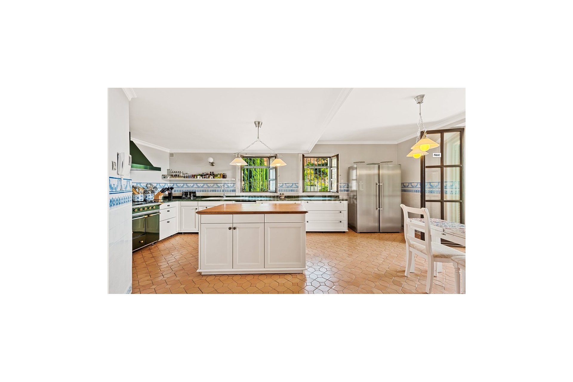 Resale - Villa -
Benahavis