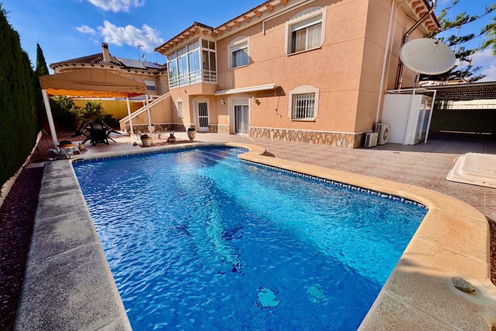 Resale - Villa -
Benferri