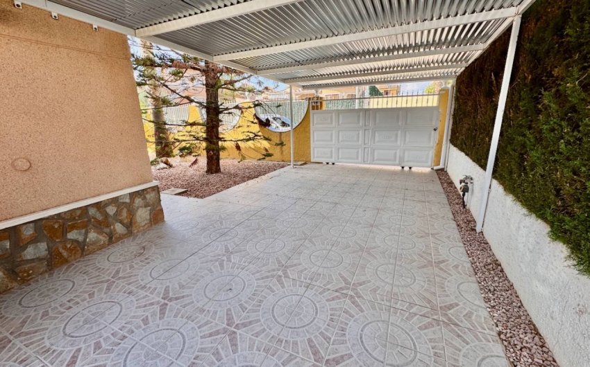 Resale - Villa -
Benferri