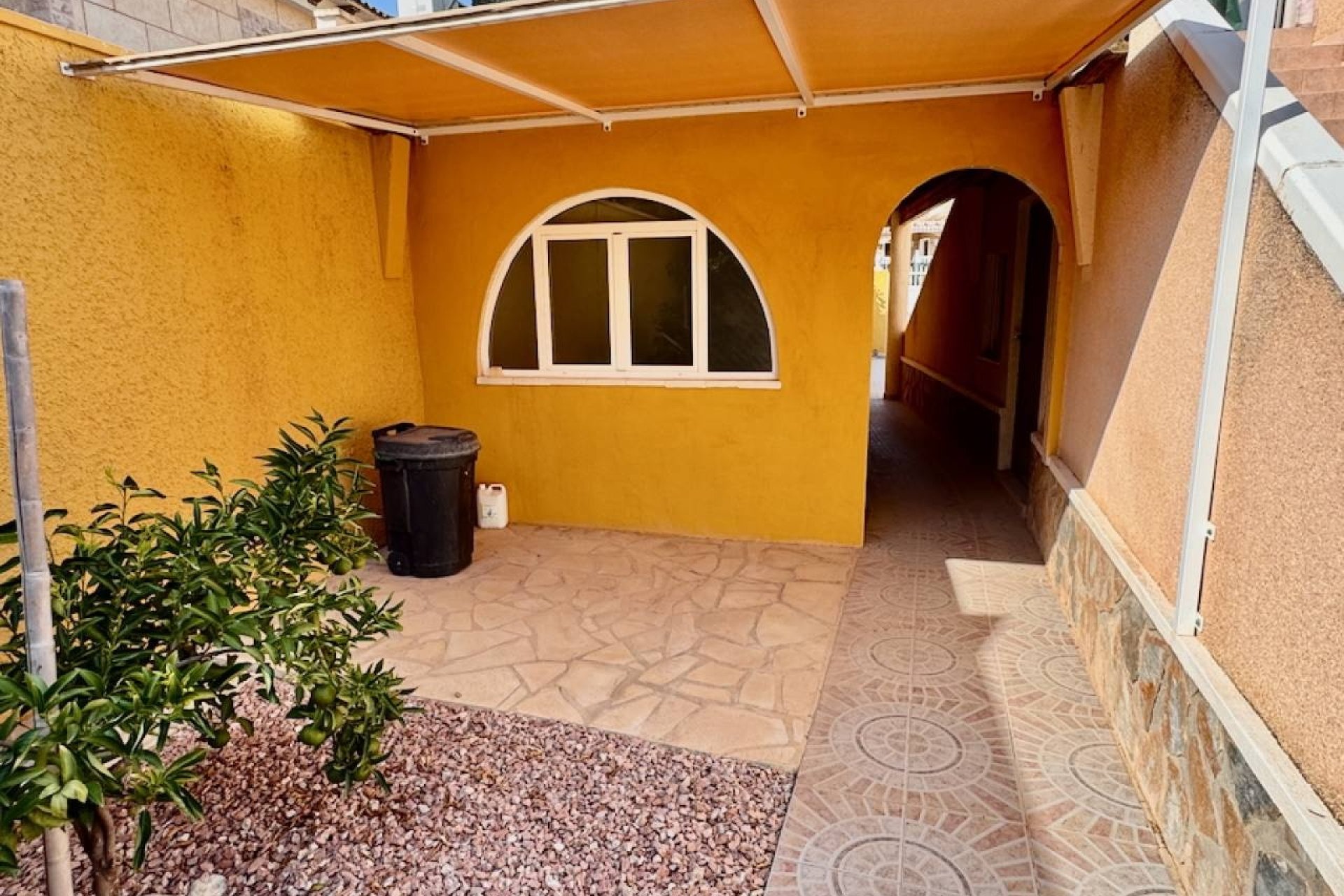 Resale - Villa -
Benferri