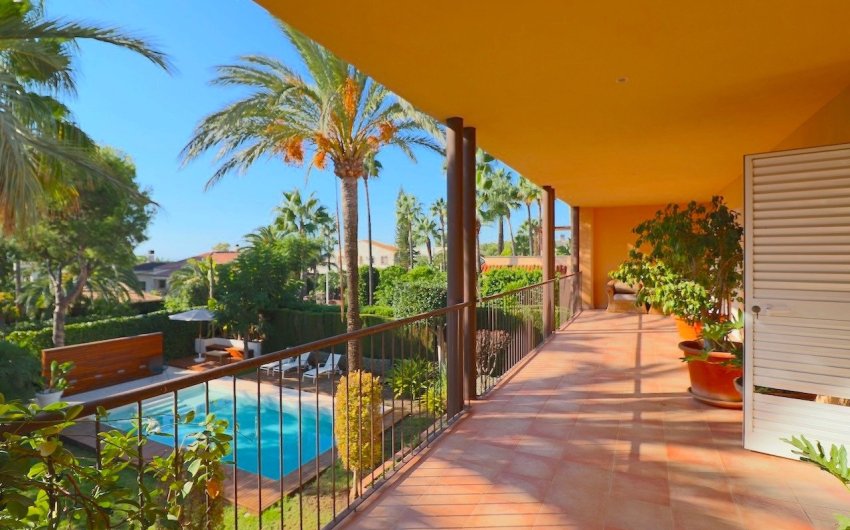 Resale - Villa -
Benidorm - Coblanca