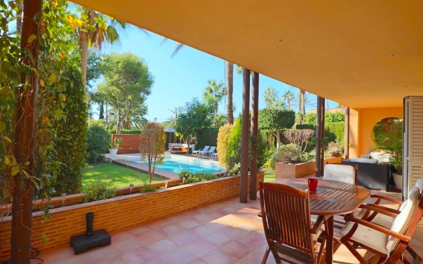 Resale - Villa -
Benidorm - Coblanca