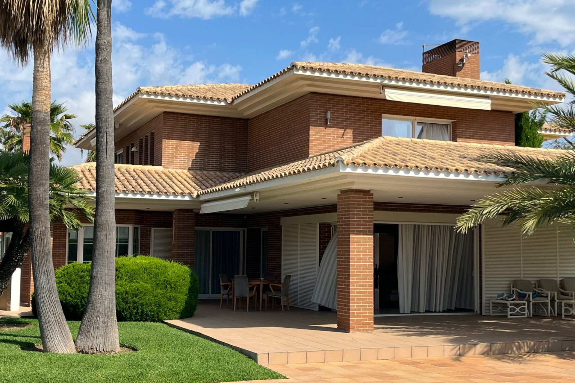 Resale - Villa -
Benidorm