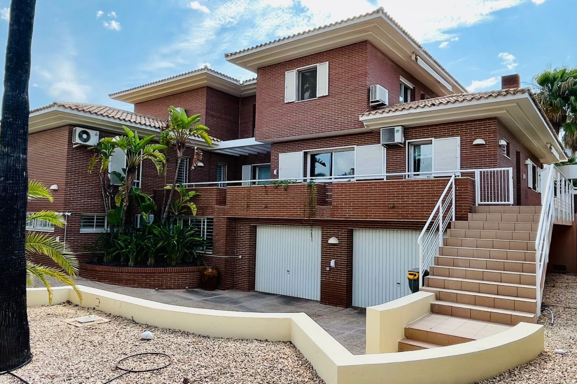 Resale - Villa -
Benidorm