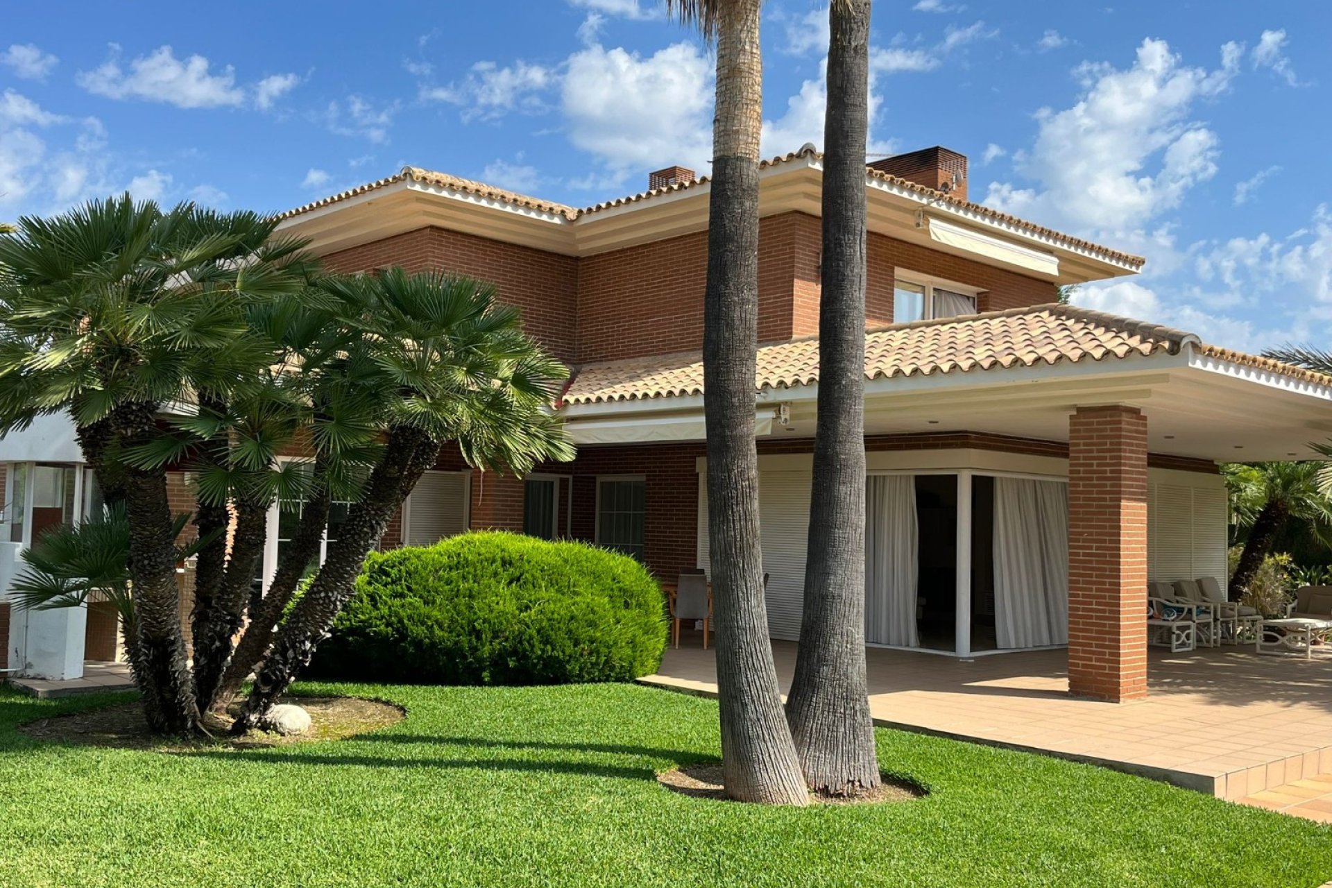 Resale - Villa -
Benidorm