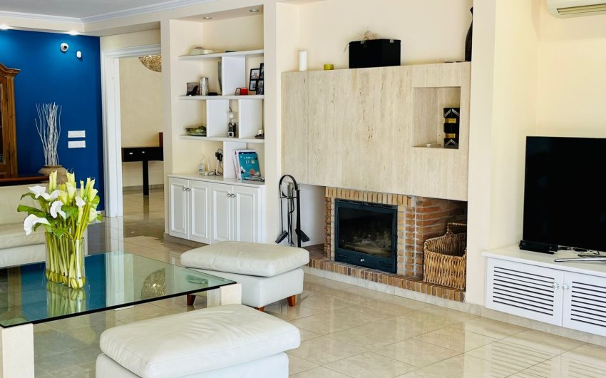 Resale - Villa -
Benidorm