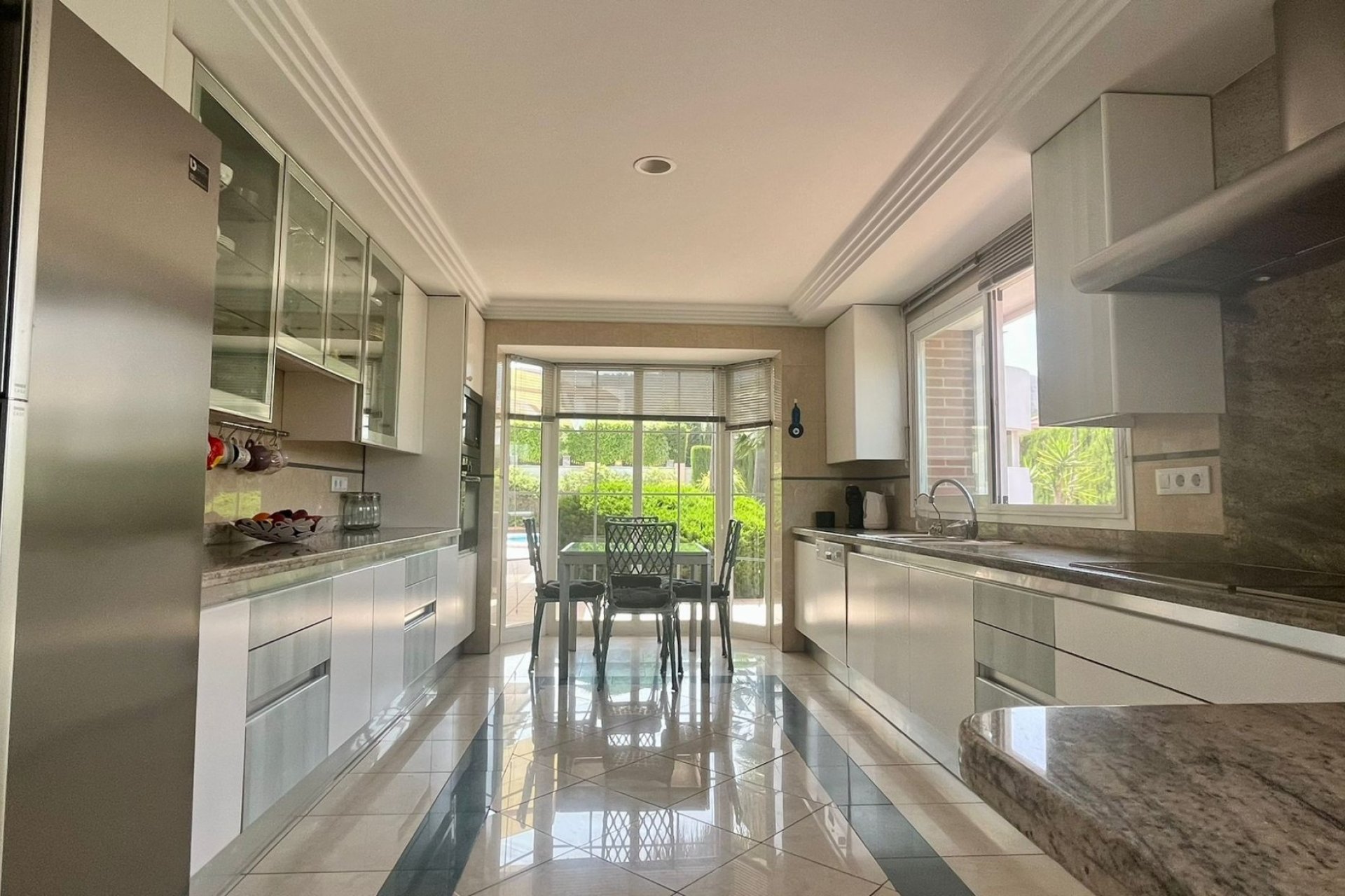 Resale - Villa -
Benidorm