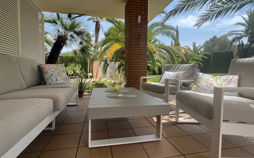 Resale - Villa -
Benidorm