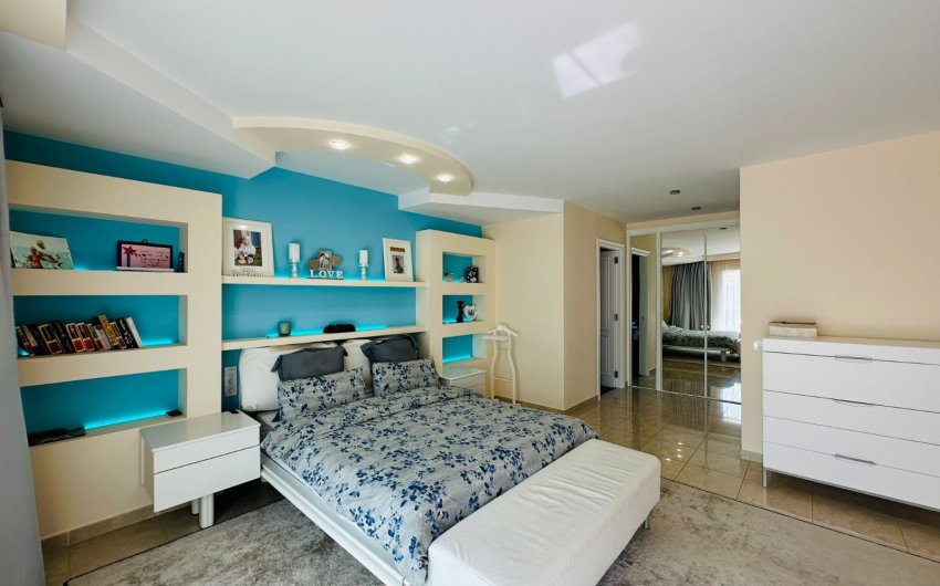 Resale - Villa -
Benidorm