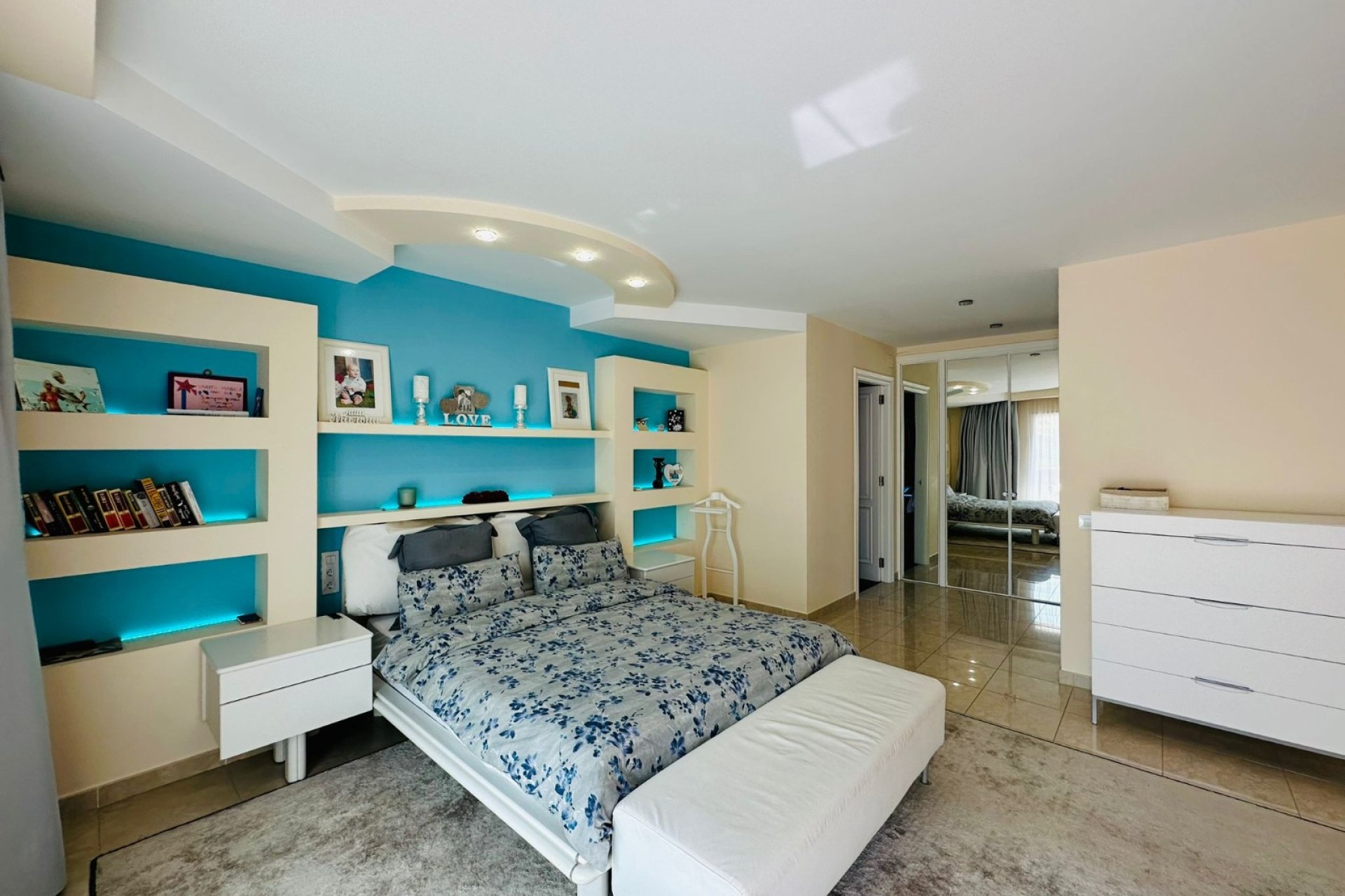 Resale - Villa -
Benidorm