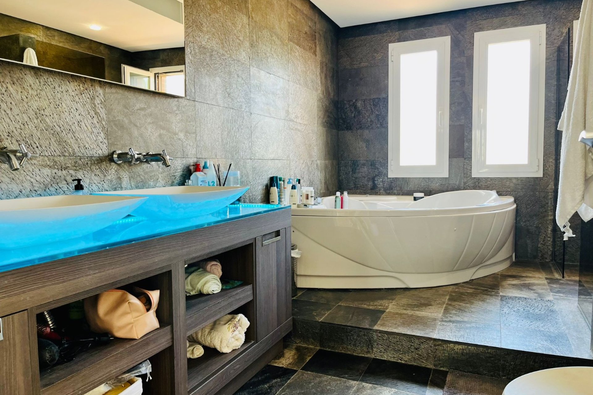 Resale - Villa -
Benidorm