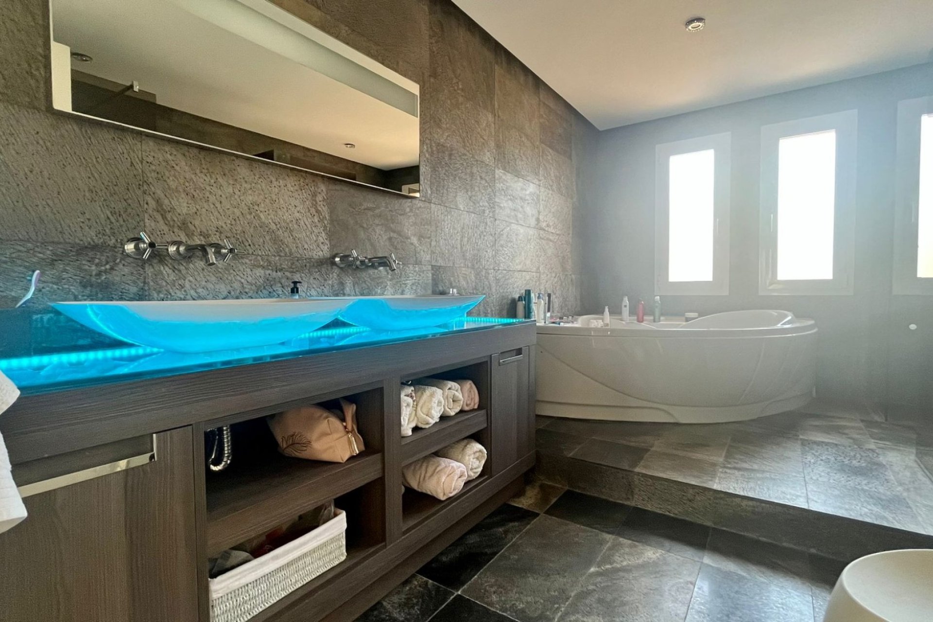 Resale - Villa -
Benidorm