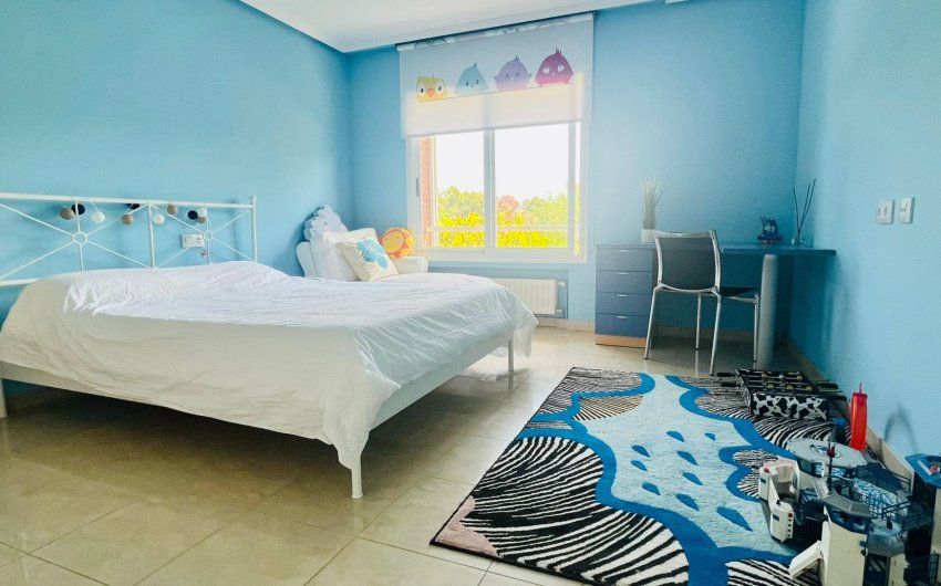 Resale - Villa -
Benidorm