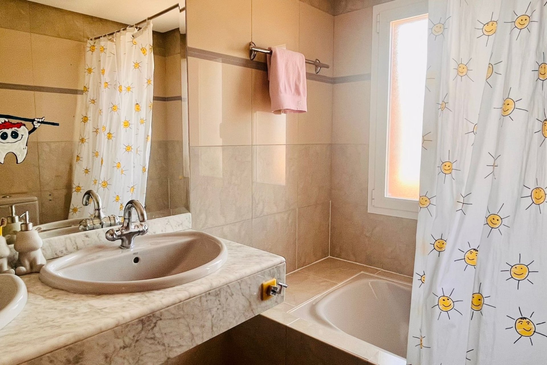 Resale - Villa -
Benidorm