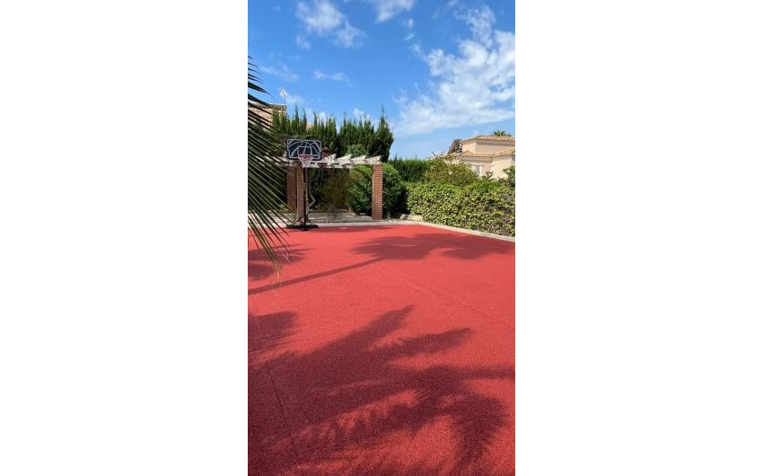 Resale - Villa -
Benidorm