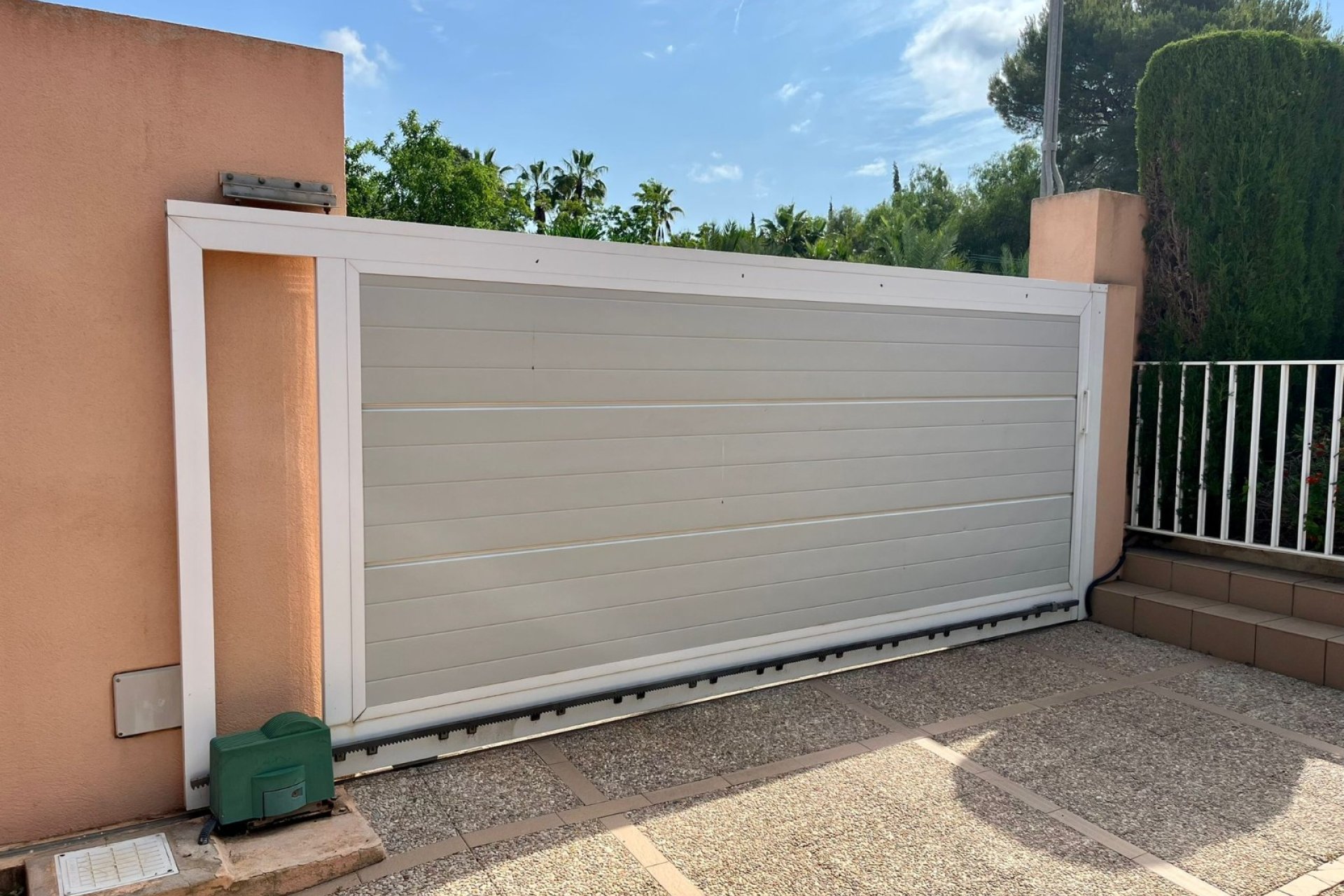 Resale - Villa -
Benidorm