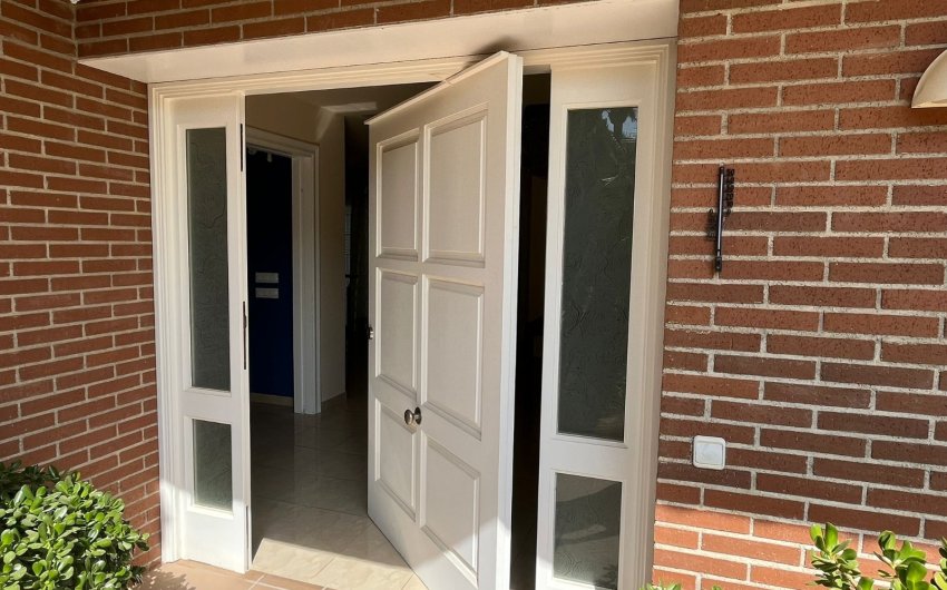 Resale - Villa -
Benidorm