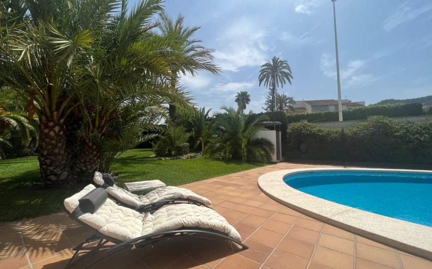 Resale - Villa -
Benidorm