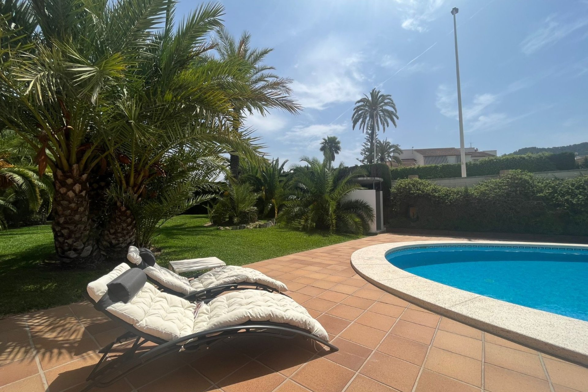 Resale - Villa -
Benidorm