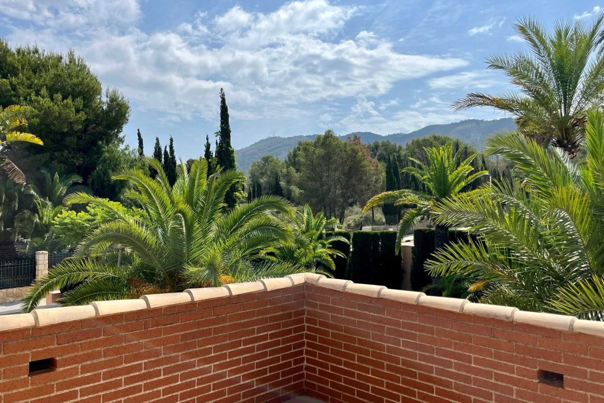 Resale - Villa -
Benidorm