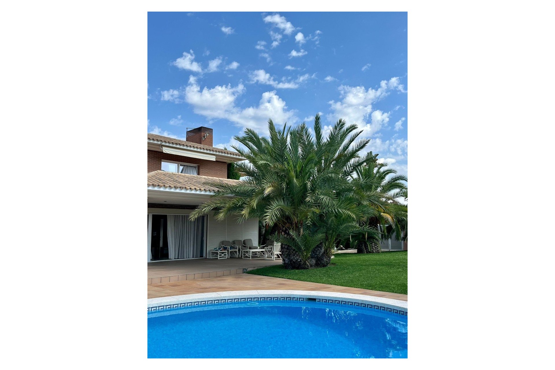 Resale - Villa -
Benidorm
