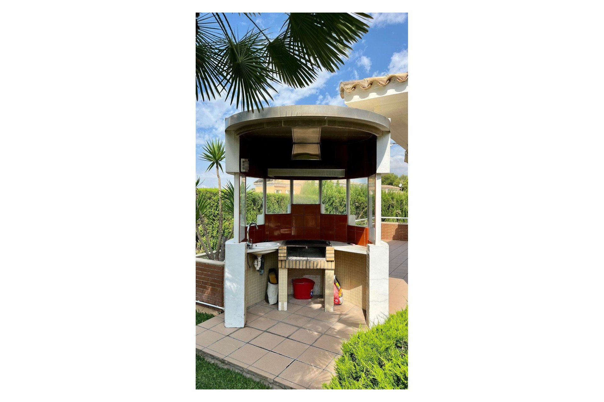 Resale - Villa -
Benidorm