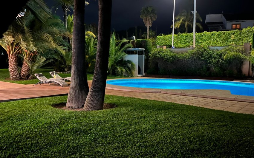 Resale - Villa -
Benidorm